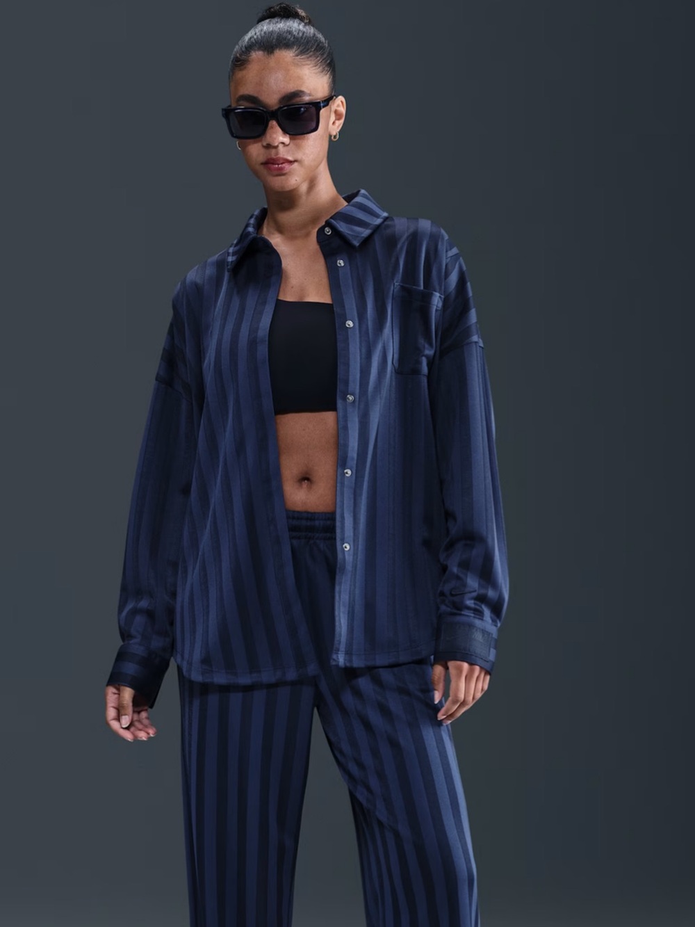 Nike Sportswear
Women's Oversized Jacquard Striped Button-Down shirt